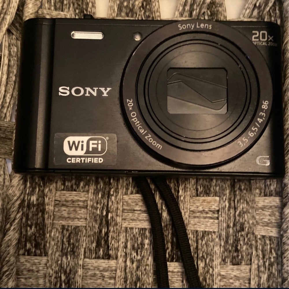 Sony Wi-Fi certified Cyber-shot HD digital camera